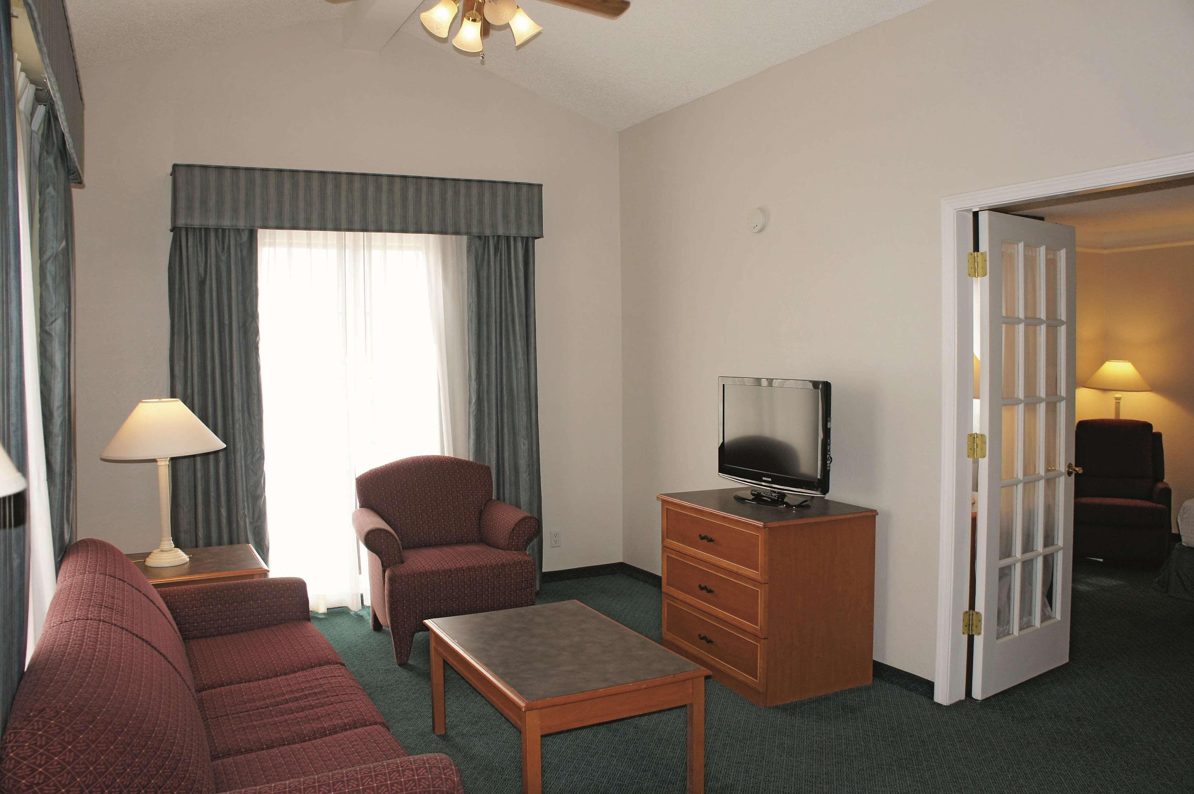 La Quinta Inn By Wyndham Farmington Exteriör bild