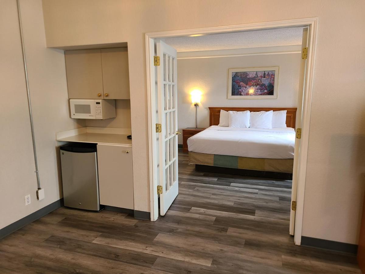 La Quinta Inn By Wyndham Farmington Exteriör bild
